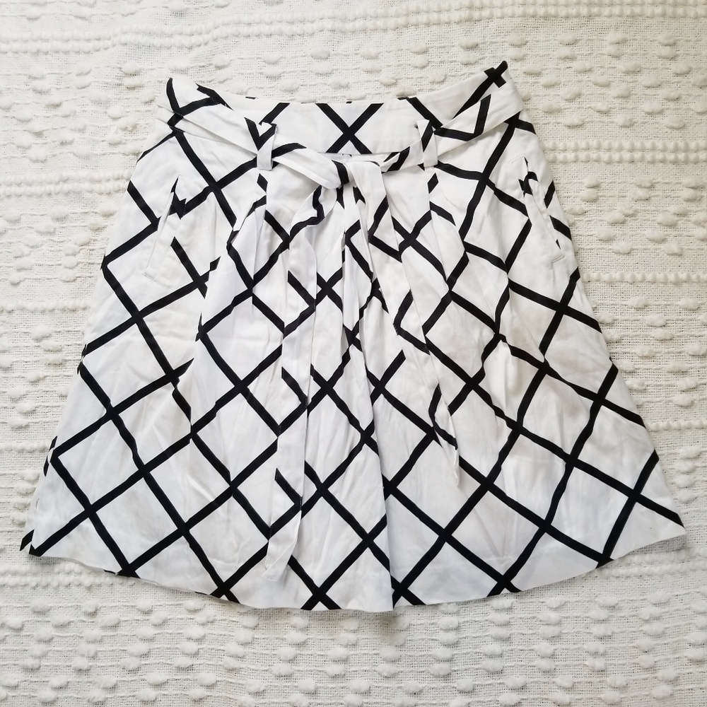 INC white/black skirt with tie